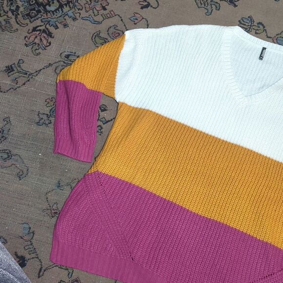 Stay Loose Crewneck Sweater curated by instant message - Picture 4 of 8